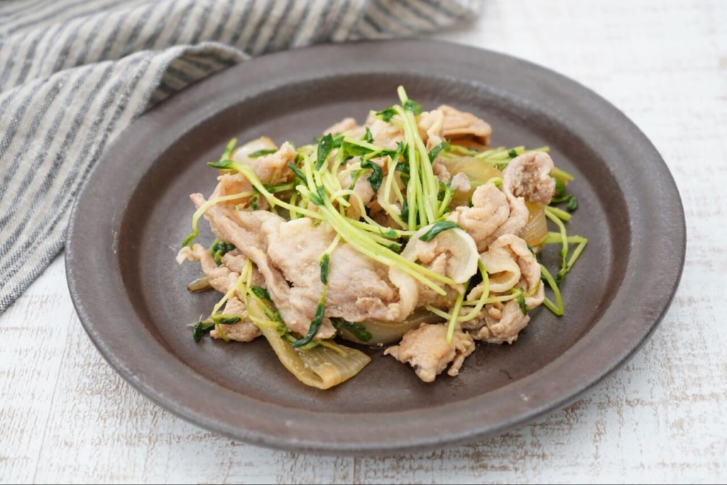 豚肉と豆苗の香味野菜炒めの画像