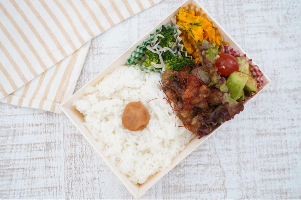 アボカドのお弁当レシピ5選！　簡単「和え物のおかず」や彩りキレイな「メインおかず」
