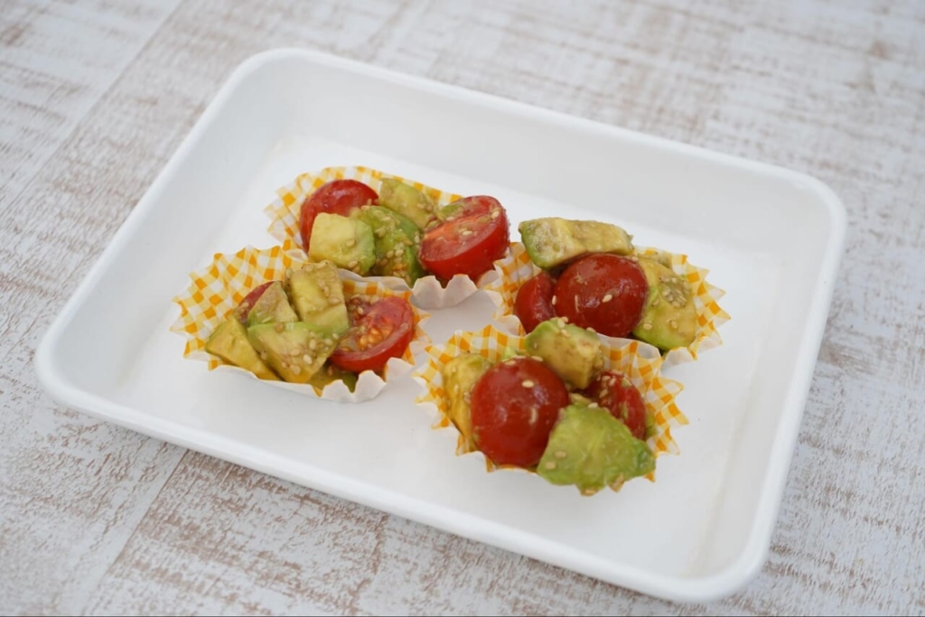 アボカドとトマトのにんにくわさび醤油和え