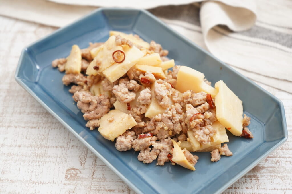 たけのこと豚ひき肉の味噌炒め
