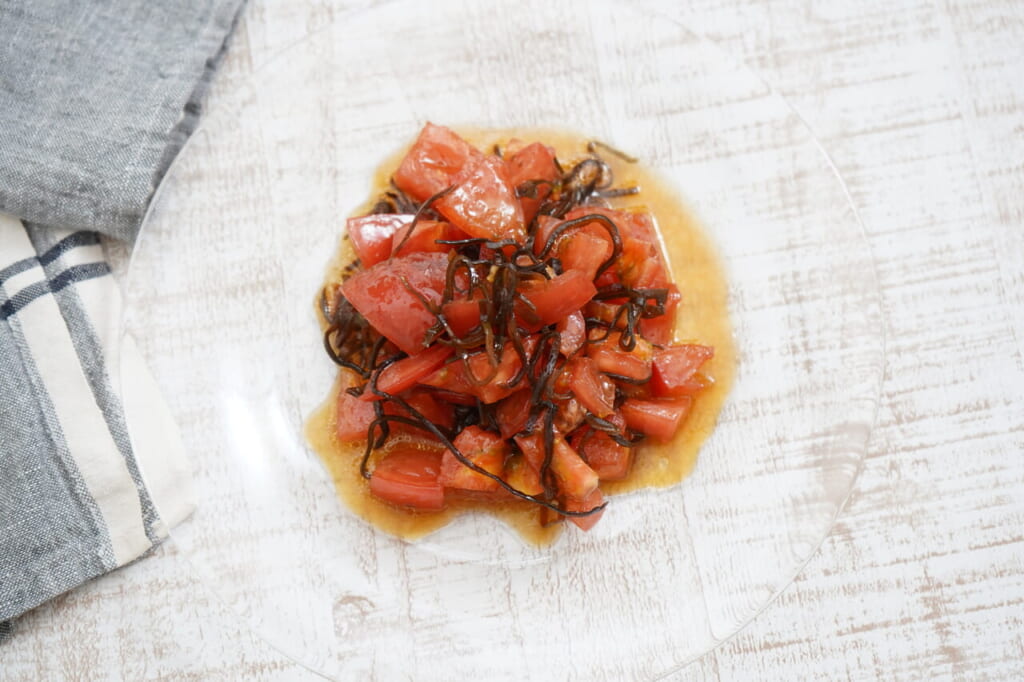トマトと塩昆布のサラダ