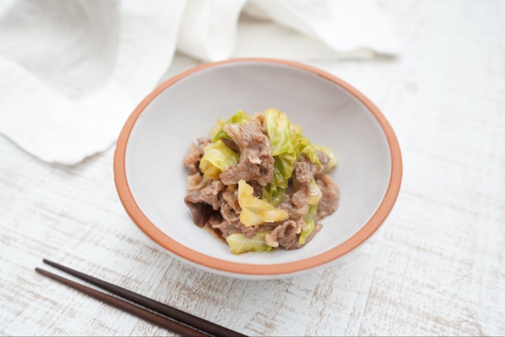 レンジで牛肉とキャベツのオイスター炒め