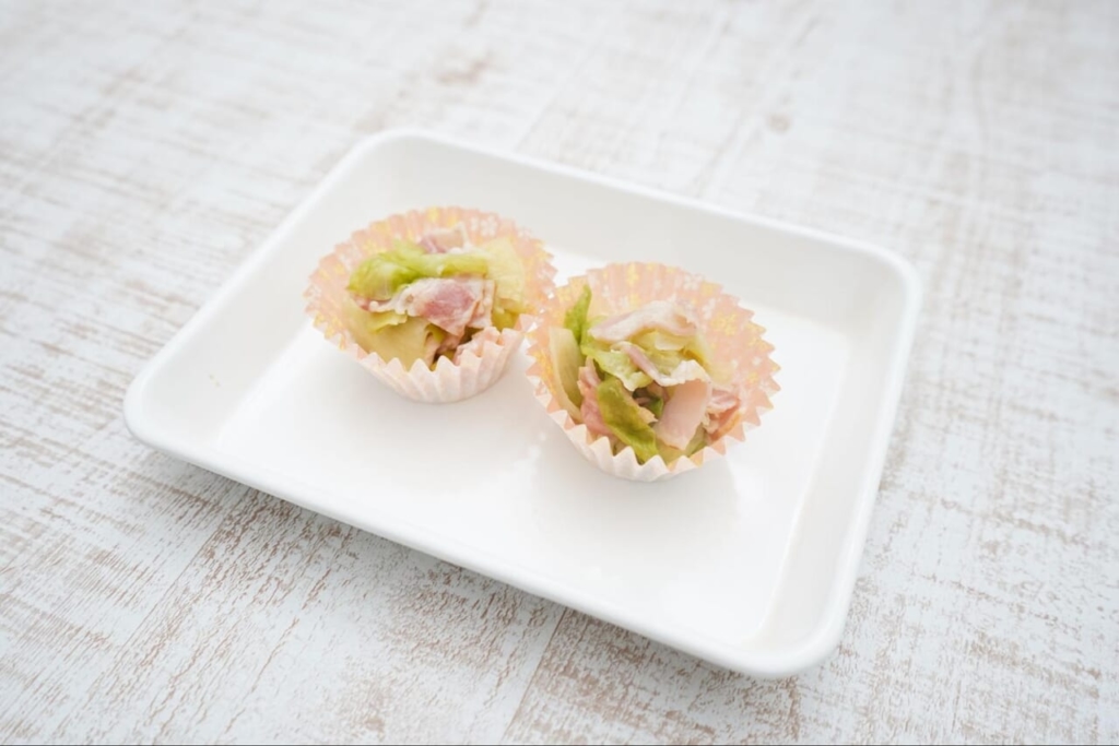 レンジでレタスとベーコンの炒め物