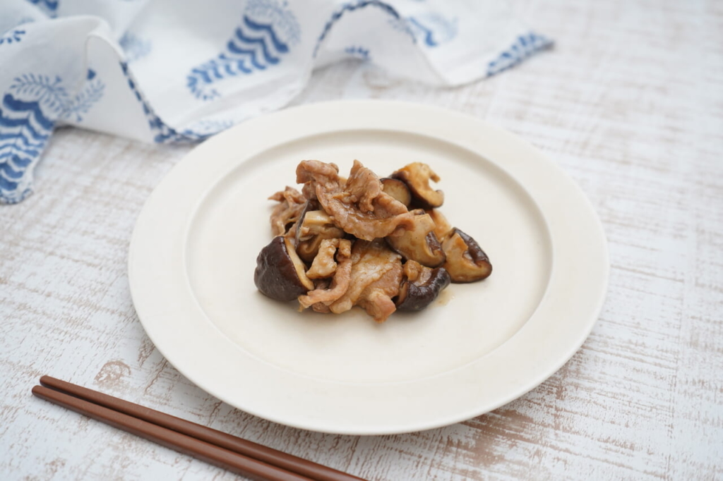 レンジでしいたけと豚肉の炒めもの1