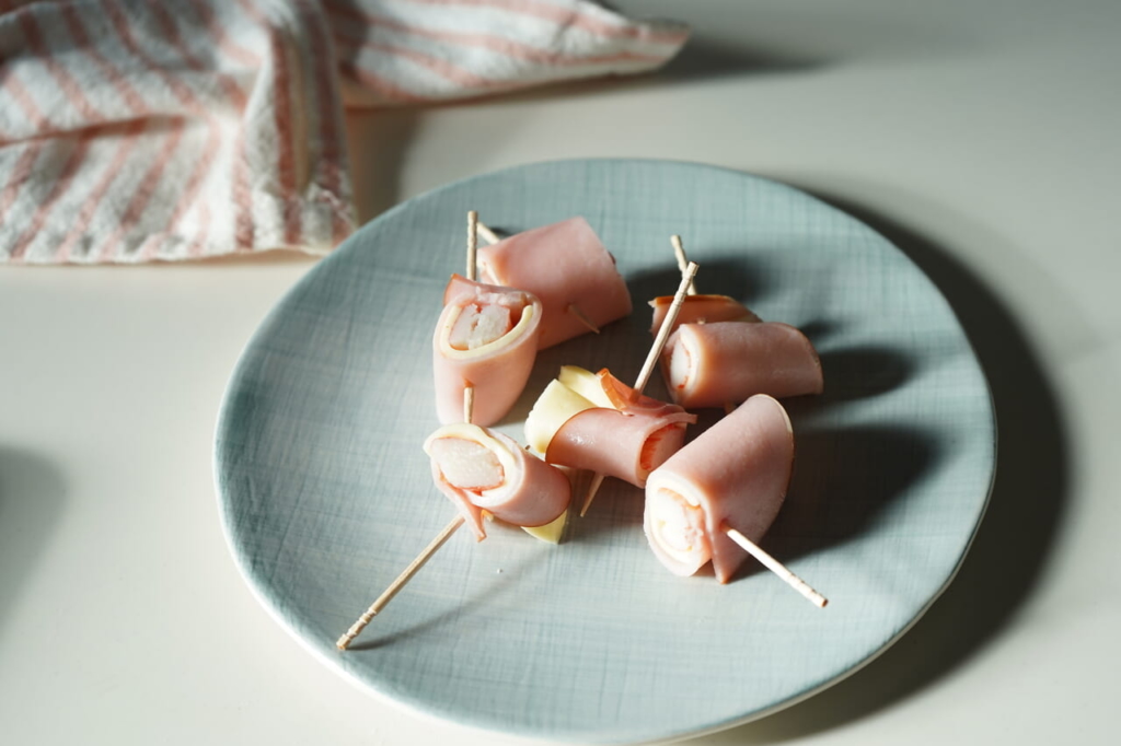 お弁当レシピ4カニカマのハムチーズ巻き