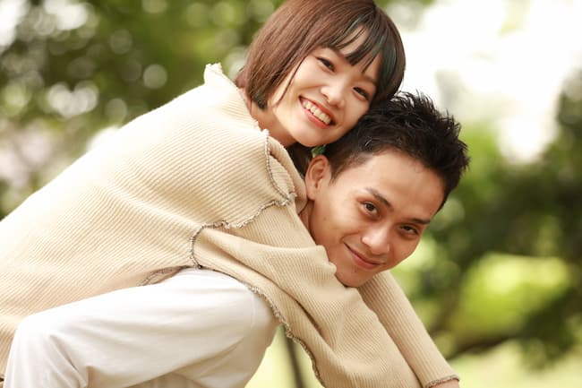 追われる女