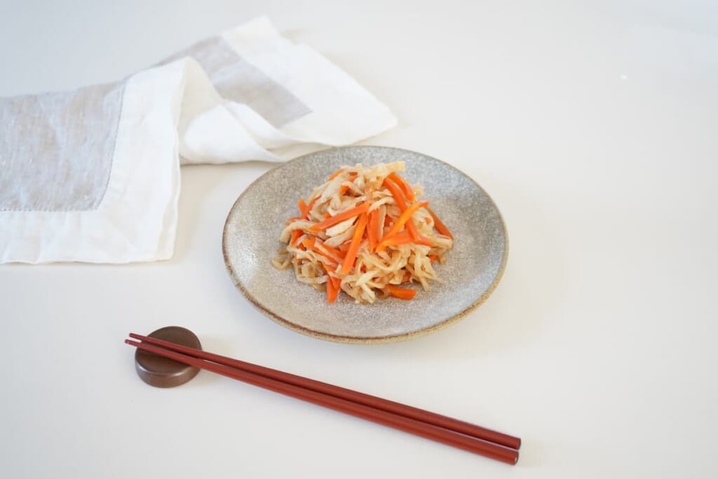 王道レシピを、レンジでより簡単に作れるうれしいレシピ。優しい味わいで、お弁当のおかずとして重宝します。