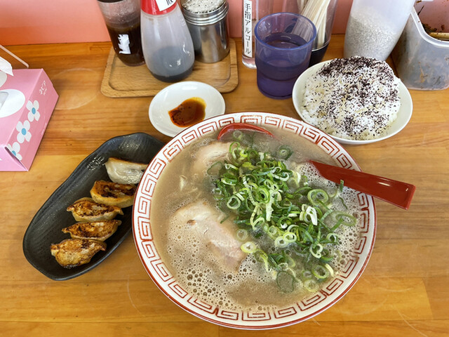 「七福亭」ラーメン、餃子、ライス