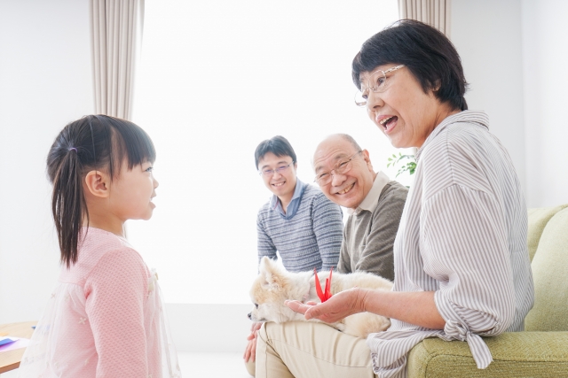 「お父さんに買ってもらいなさい」孫にお年玉やお小遣いを1円もくれない義父母の心理って…？