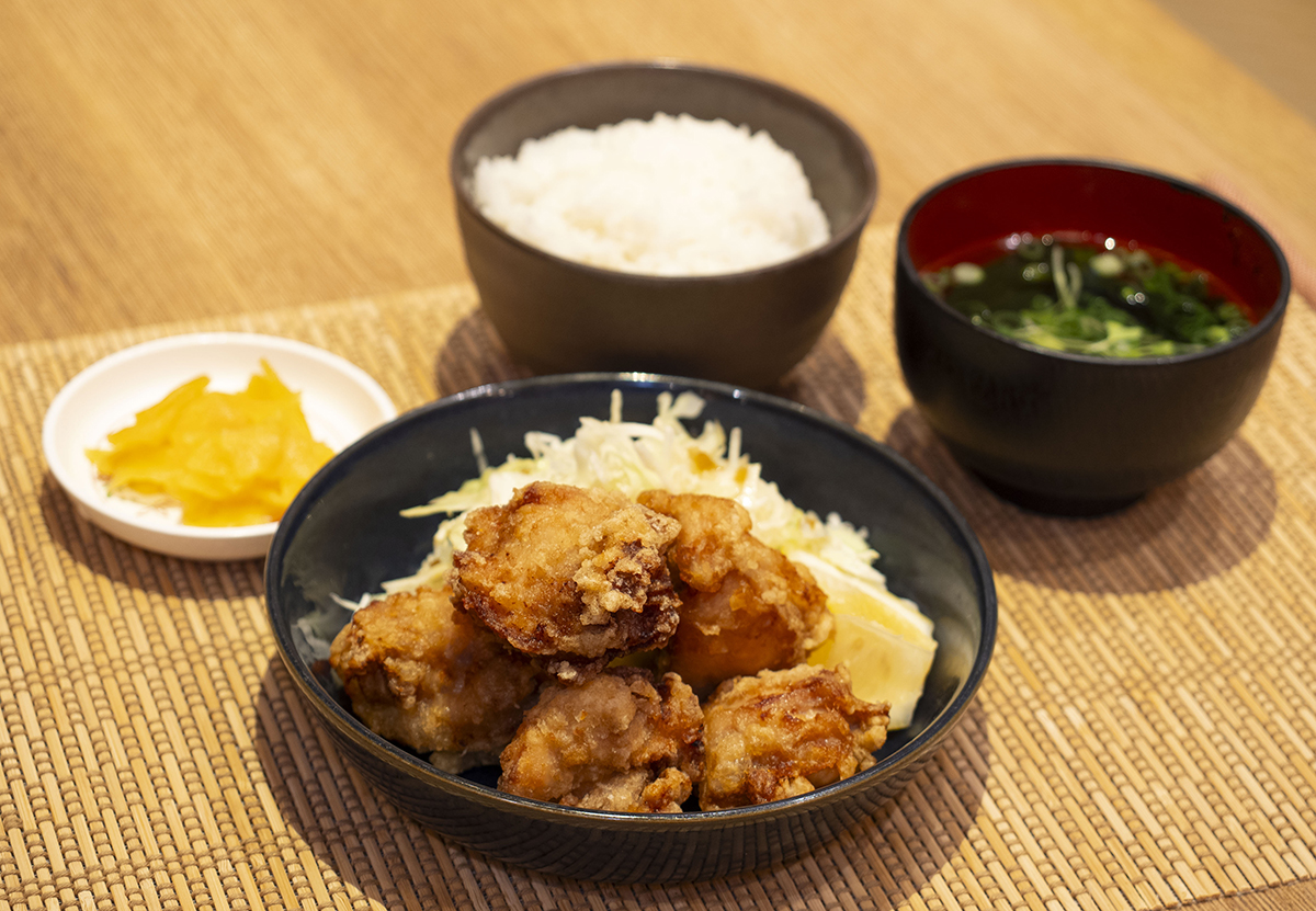 さかなや食堂 辰悦丸の「とり唐揚げ定食（税込み790円）」