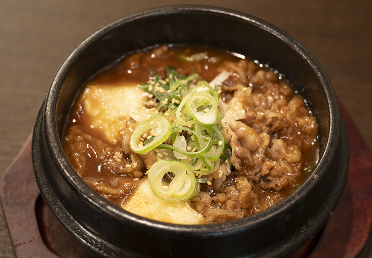 大衆食堂うっちゃりの「肉豆腐定食」（900円、税込）