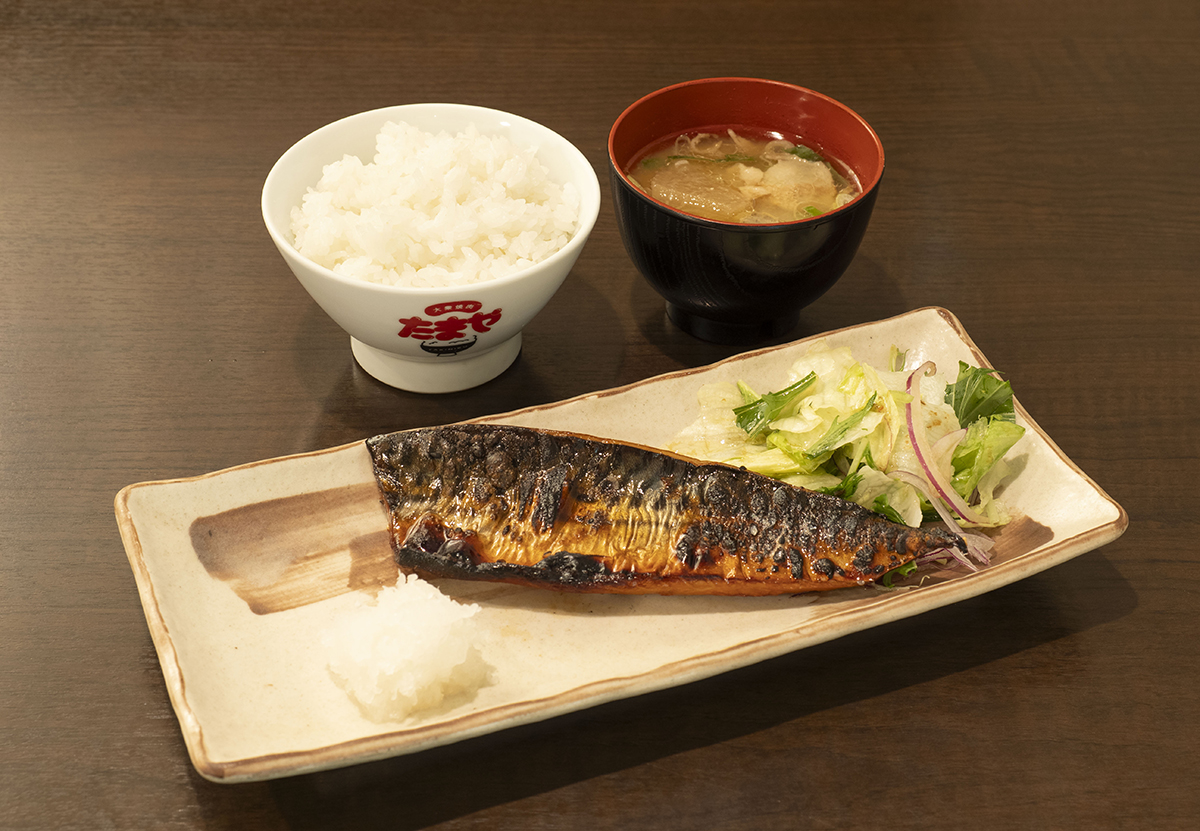 大衆食堂うっちゃりの「サバみりんと豚汁定食」（税込み980円）