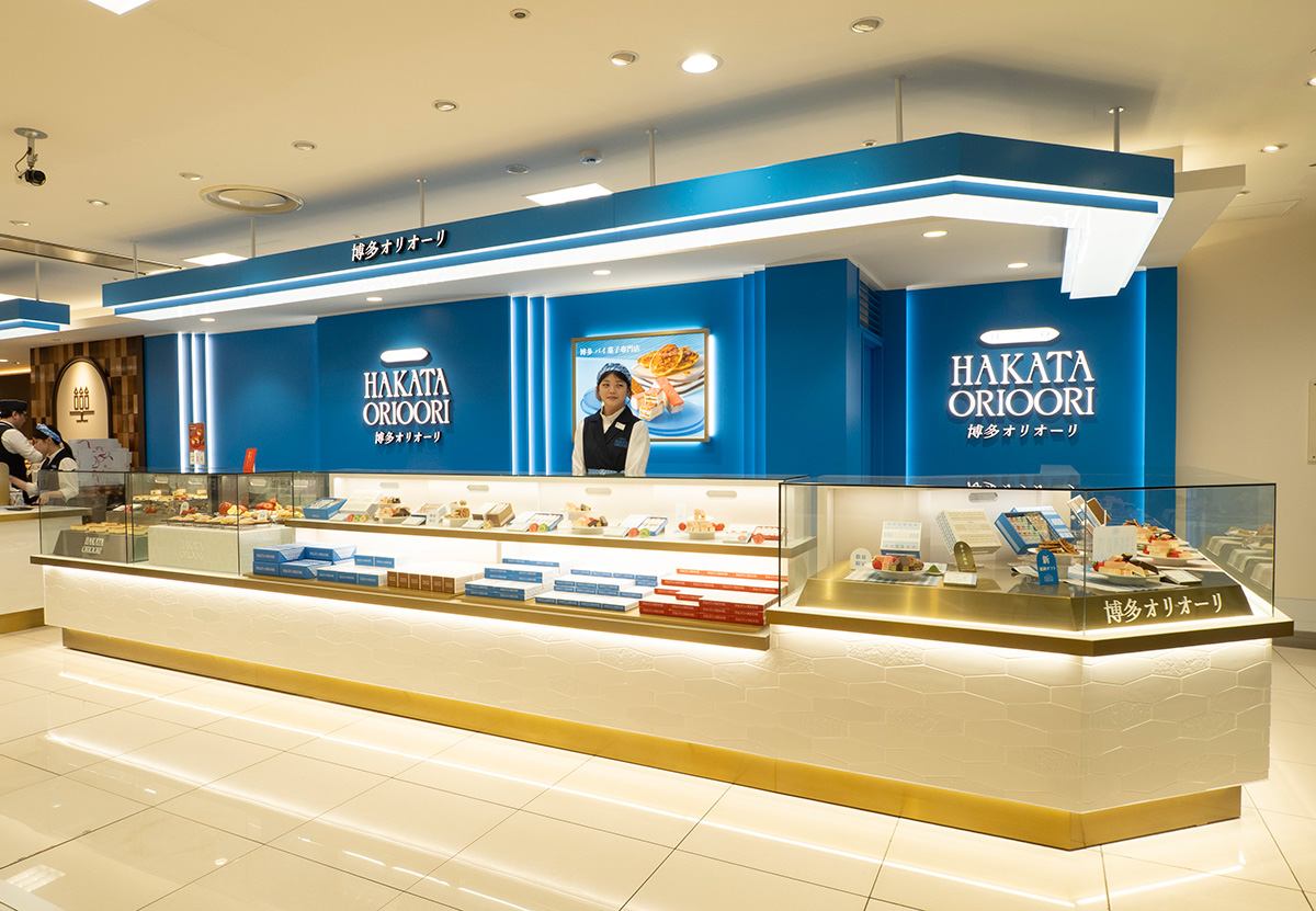 HAKATA ORIOORI 大丸福岡天神店の店舗。全国初出店の福岡みやげ専門店