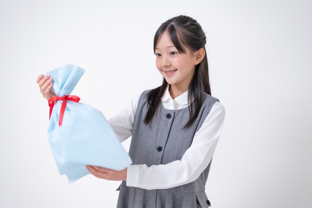 「おばあちゃん、いつもママのこといじめるよね？」娘のおかげで、嫌味な義母を笑顔にした贈り物とは？