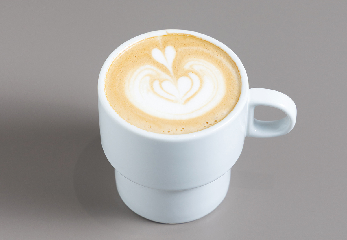 POSS COFFEEのラテアートが描かれたカフェラテ