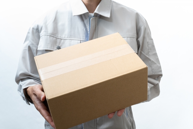 「バレちゃったねー」間違って届いた“お隣さんの荷物”を、うっかり開封！中身はまさかの…【お隣さんの秘密】