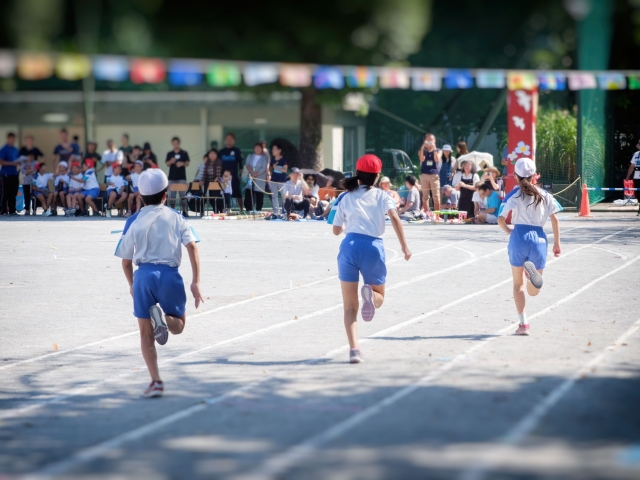 「思わず2度見」運動会に連れてきたのは…！？保護者席での目を疑う光景とは