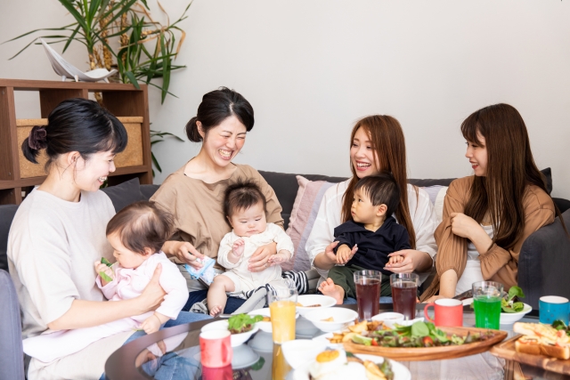 ママ友会にいつも“手ぶら”で参加するAさん　「前から思ってたけど…」Aさんの家に集まると、衝撃の行動に！