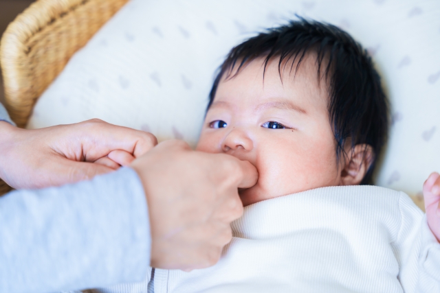 「いい飲みっぷり！」0歳児にビールを飲ませる義両親！信じられない光景に、ありえない義父の捨てセリフ