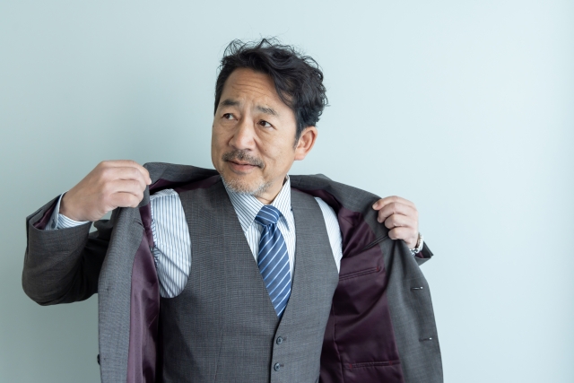 「誰もいない社内で一体何をしていたのか…」会社のモンスター上司が不祥事でクビに！デスクから出てきた、ありえないものに悲鳴が…