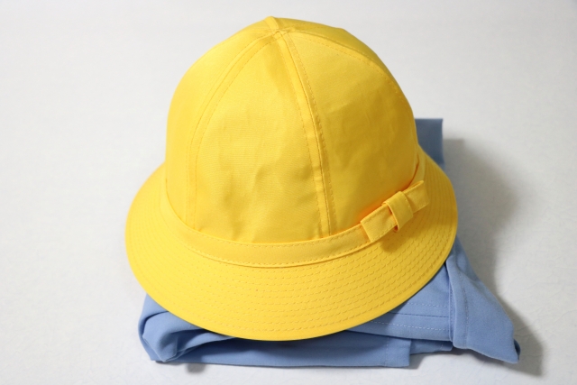 「信じた私がバカだった？」息子に制服のお下がりをくれると約束したママ友のまさかの裏切り…