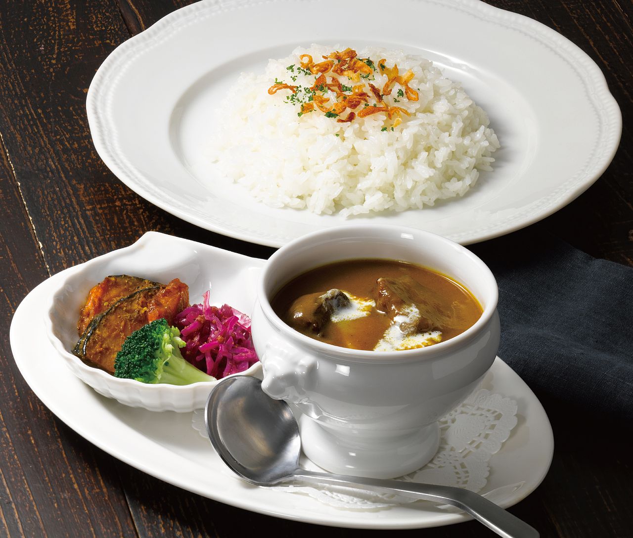 黒毛和牛とゴーダチーズの欧風カレー　2,890円（税込3,179円）
