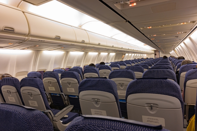 「うるさくしたらすみません」飛行機で子連れママに謝られ内心モヤっ…対照的だった友人の“神対応”に反省