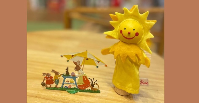 Wilhelm Schweizer社の錫の飾りとケテ・クルーゼ社の指人形おひさまちゃん