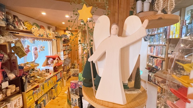 ドイツ・オストハイマー社の木製人形「星をもつ天使」